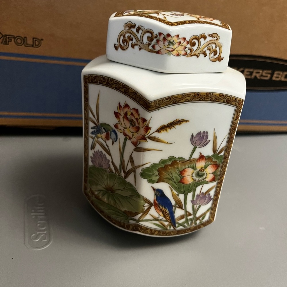 Vintage Satsuki Japan birds and lotus flowers porcelain Jar with lid